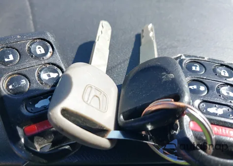 2008 Honda Odyssey Touring from USA, damaged, VIN 5FNRL38868B109604